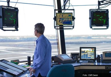 La FAA propone aumentar las horas de descanso de los controladores aéreos para reducir errores
